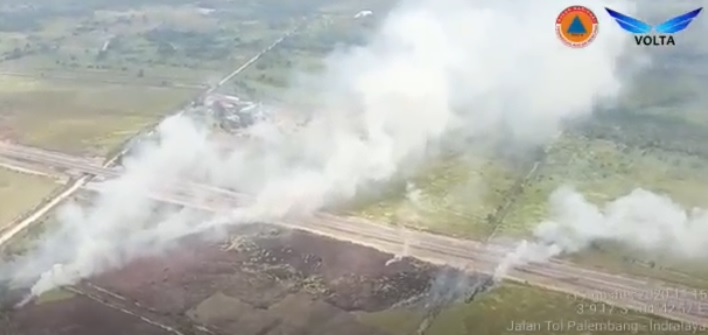 Kebakaran Lahan di Tol Palindra, Kepulan Asap Ganggu Arus Lalu Lintas