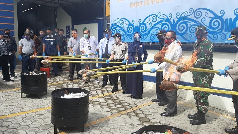 Ratusan Sex Toys dan Ribuan Barang Ilegal Senilai Rp2 Miliar Dibakar Bea Cukai Balikpapan