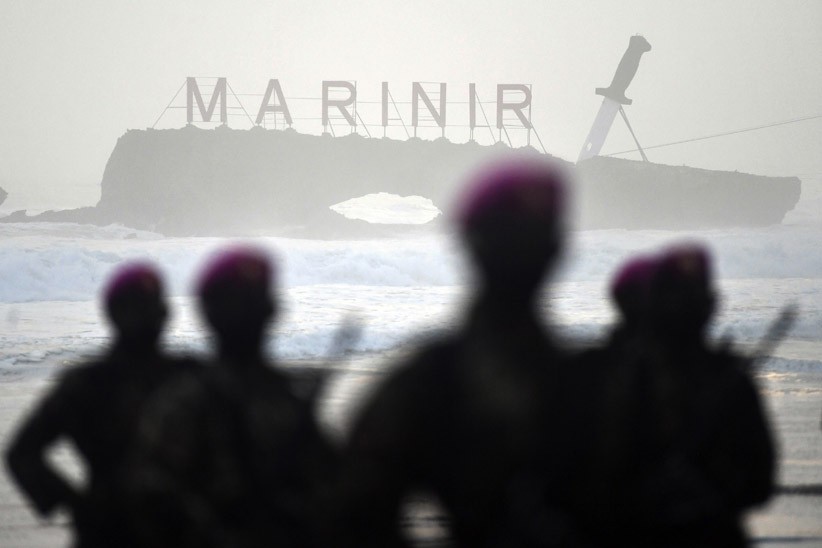 Momen Upacara Pembaretan Prajurit Korps Marinir di Pantai Baruna Kondang Iwak - Bagian 5