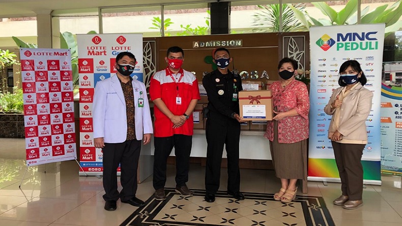 MNC Peduli dan Lotte Mart Bagikan Bingkisan untuk Petugas RS Sentosa Bogor