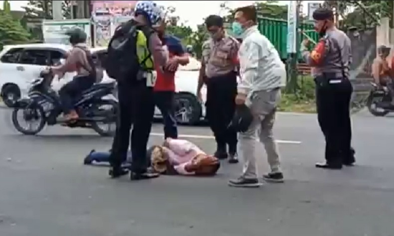 Stres Kena PHK, Warga Jatim Berbaring di Jalan Mencoba Bunuh Diri di Bali