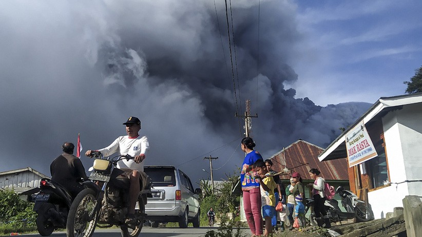 Gunung Sinabung 2 Kali Erupsi Pagi Ini, Ketinggian Kolom Abu 2.000 Meter 