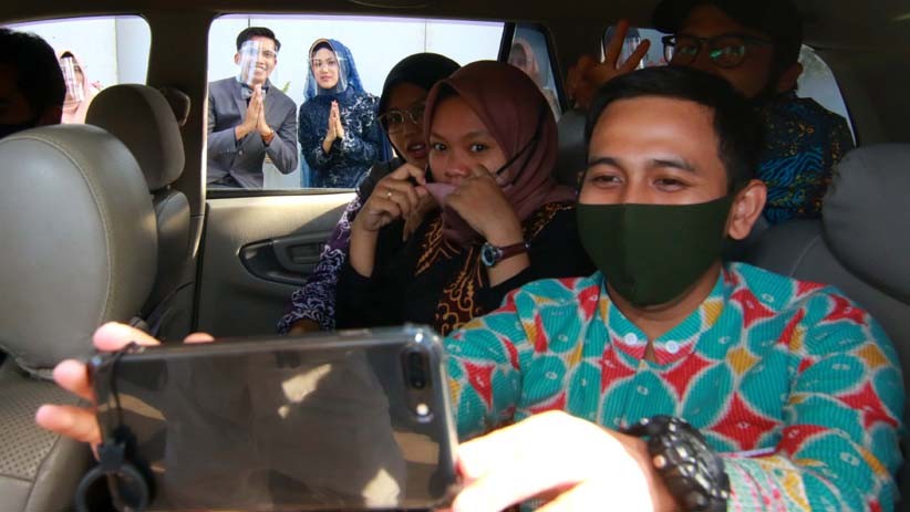 Unik, Resepsi Pernikahan Drive Thru di Banyuwangi - Bagian 2