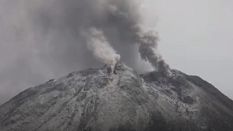 Gunung Sinabung Erupsi Beruntun 3 Kali dalam Sehari, Warga Ketakutan