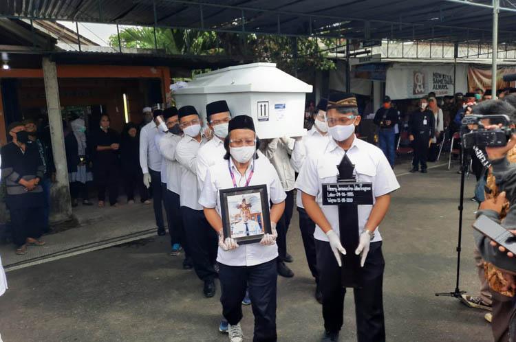 Staf KPU Yahukimo Henry Jovinski Dimakamkan di Sleman, Ibu Korban: Maafkan Tidak Bisa Jaga