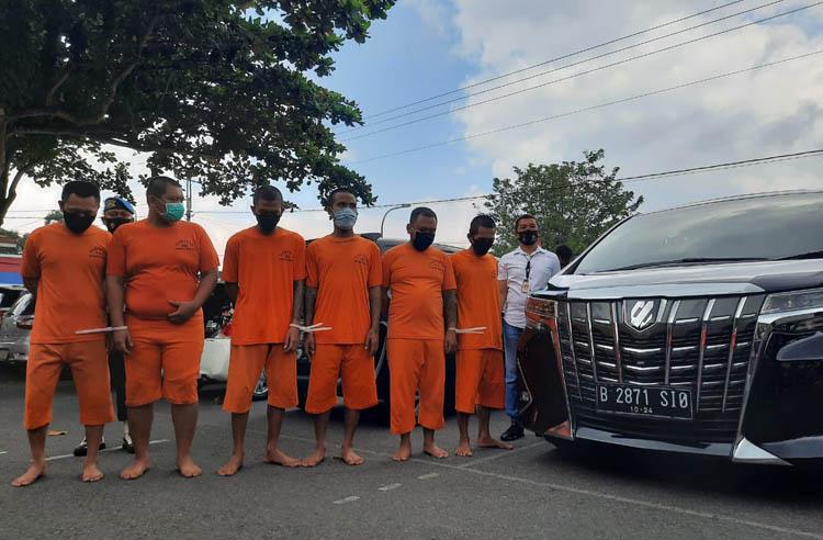 title Komplotan Pencuri Mobil Mewah di Sleman Ditangkap, Korban Dicekoki Kopi Campur Kecubung Komplotan Pencuri Mobil Mewah di Sleman Ditangkap, Korban Dicekoki Kopi Campur Kecubung
