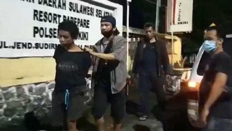 Tikam Teman Pakai Obeng hingga Tewas di Parepare, Ardiansyah Ditangkap saat Sembunyi