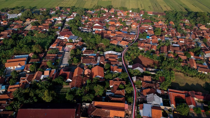 Bendera Merah Putih Sepanjang 900 Meter Hiasi Jalan di Pekalongan - Bagian 2