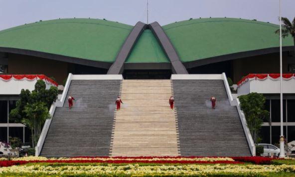 title Kasus Corona Melonjak di Gedung DPR RI, 89 Orang Dinyatakan Positif Covid-19 Kasus Corona Melonjak di Gedung DPR RI, 89 Orang Dinyatakan Positif Covid-19