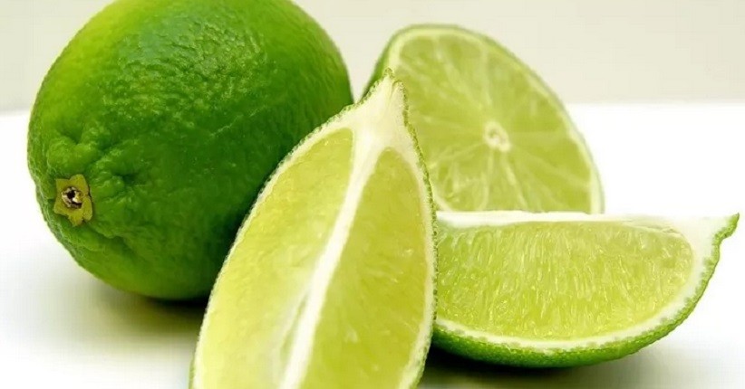 Teknik Tepat Membelah Jeruk Nipis, Airnya Bisa Melimpah