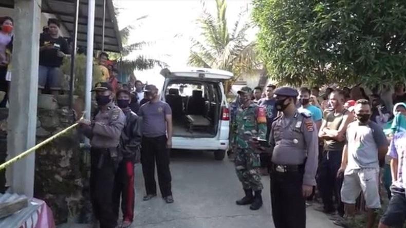 Istri Dihabisi Suami di Ruang Tengah Rumah, Leher Korban Nyaris Putus Ditebas Parang