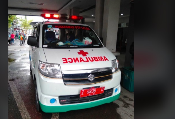 title Video Viral Ambulans Dihalangi Mobil Kijang di Garut hingga Pasien Meninggal Video Viral Ambulans Dihalangi Mobil Kijang di Garut hingga Pasien Meninggal