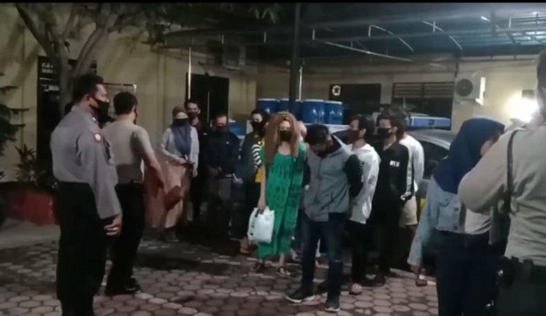 Belasan Remaja Terjaring Razia di Hotel, 1 Orang Bawa Sajam