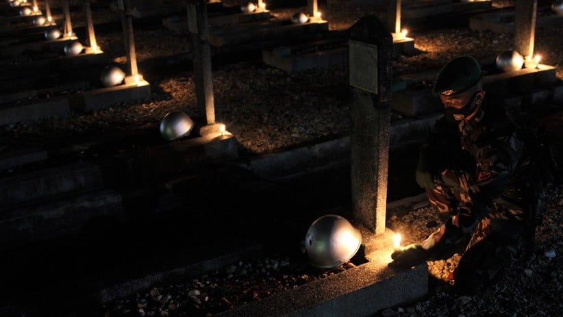 Renungan Malam di Seluruh Taman Makam Pahlawan di Indonesia - Bagian 1