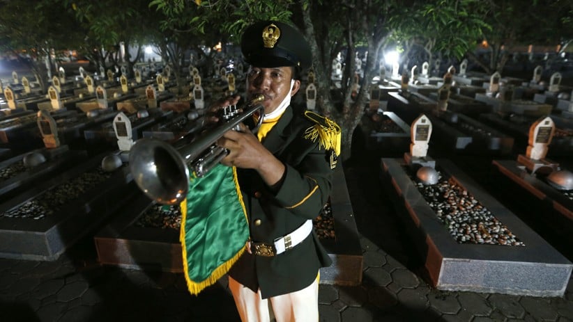 Renungan Malam di Seluruh Taman Makam Pahlawan di Indonesia - Bagian 2
