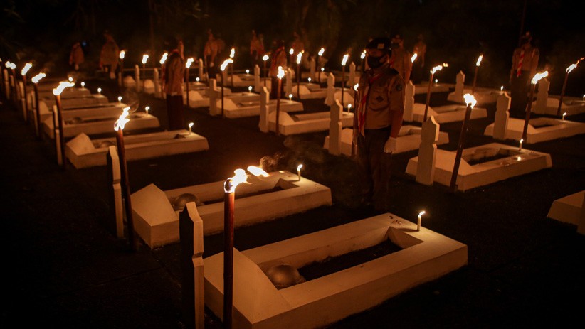 Renungan Malam di Seluruh Taman Makam Pahlawan di Indonesia - Bagian 3