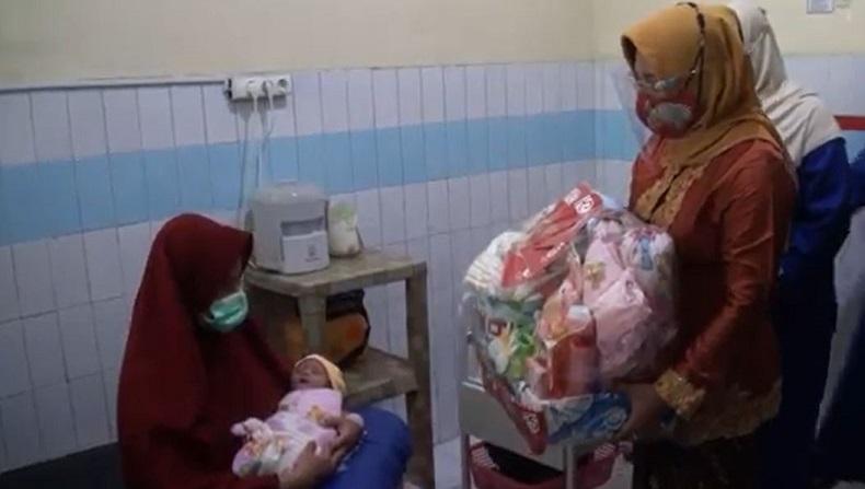 2 Bayi di Mojokerto Lahir saat HUT Ke-75 RI, Dapat Hadiah dari Wali Kota