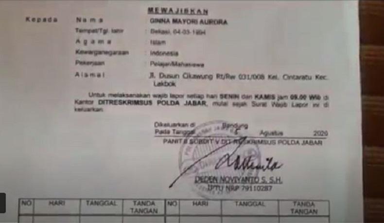 Surat panggilan Polda Jabar panggilan Gina karena dianggap mencemarkan nama baik Suyono yang merupakan anggota DPRD Ciamis.  (Foto iNews/Acep Muslim).