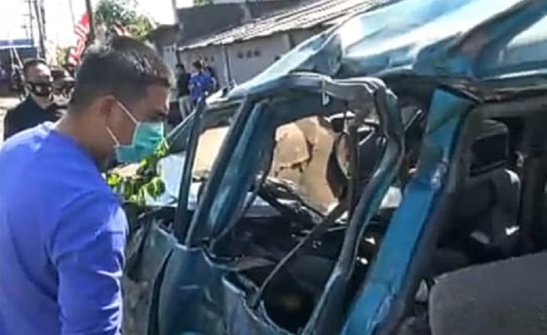 Mobil Berisi 1 Keluarga Ditabrak KA Sri Tanjung di Sidoarjo, 3 Tewas dan 2 Luka Berat