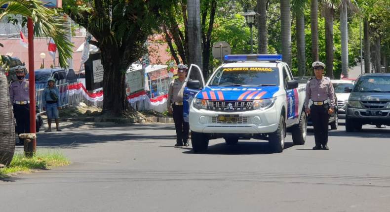 Warga di Manado Berhenti Tegak saat Detik-Detik Proklamasi