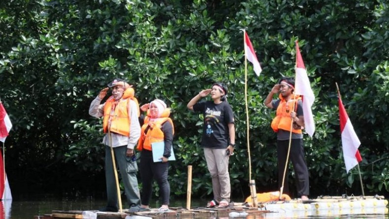Meriahkan HUT RI, Komunitas Rumah Bakau Jayapura Bersihkan ...