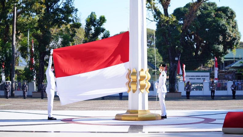 Upacara HUT RI di Halaman Rumah Jabatan Gubernur Sulsel, Peserta Hanya Satu Baris