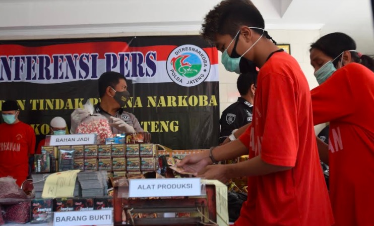 Pabrik Jamu Ilegal di Cilacap Beromzet Rp15 Juta per Bulan, Beroperasi 2 Tahun