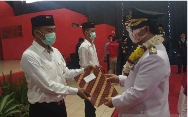 title 527 Napi Lapas Narkotika Cirebon Dapat Remisi HUT ke-75 RI 527 Napi Lapas Narkotika Cirebon Dapat Remisi HUT ke-75 RI