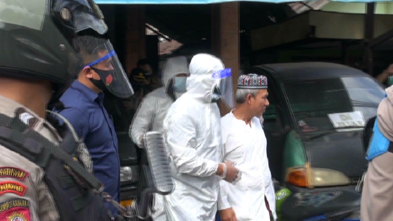 1 Kompi Personel TNI-Polresta Malang Jemput Paksa Pencium Jenazah Covid-19