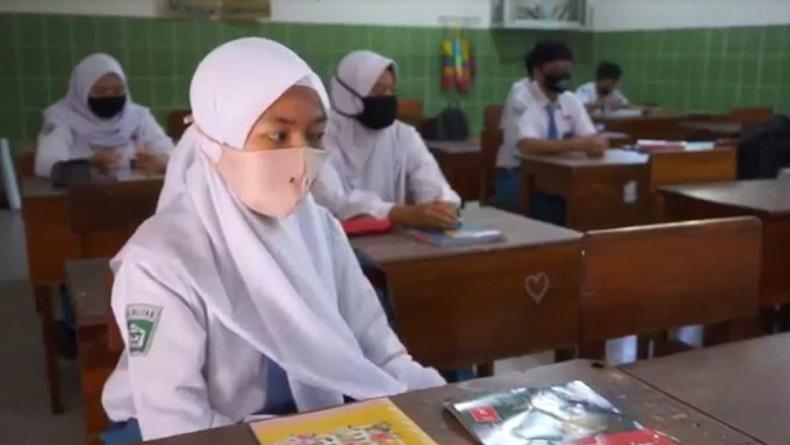 title 3 Sekolah di Blitar Uji Coba Pembelajaran Tatap Muka sampai Akhir Agustus 3 Sekolah di Blitar Uji Coba Pembelajaran Tatap Muka sampai Akhir Agustus