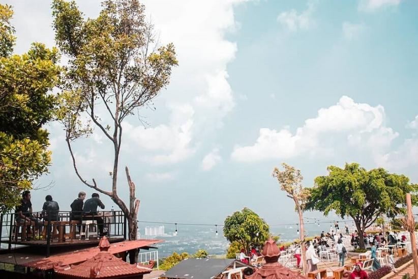 Taman Fathan Hambalang  Wisata  Bogor  Layaknya Negeri di 