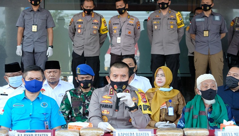 Polda Banten Musnahkan 303 Kg Ganja yang Gagal Diselundupkan Antarprovinsi