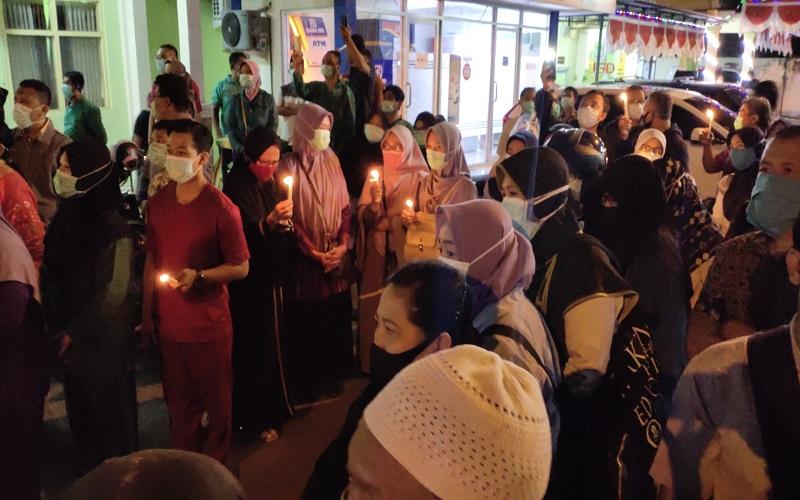 title Bertugas selama 13 Tahun, Dokter di Blora Gugur akibat Covid-19 Bertugas selama 13 Tahun, Dokter di Blora Gugur akibat Covid-19