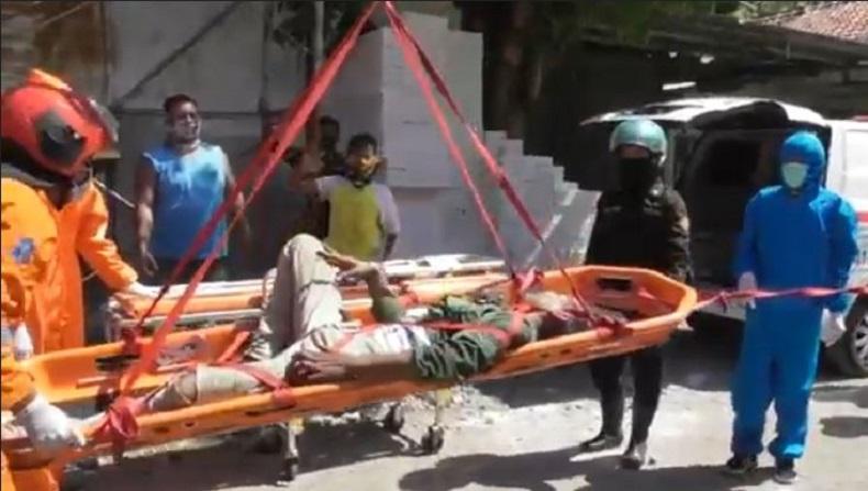 title Pekerja Bangunan Kesetrum di Surabaya, Tubuh Terbakar dan Lengket dengan Kabel Pekerja Bangunan Kesetrum di Surabaya, Tubuh Terbakar dan Lengket dengan Kabel