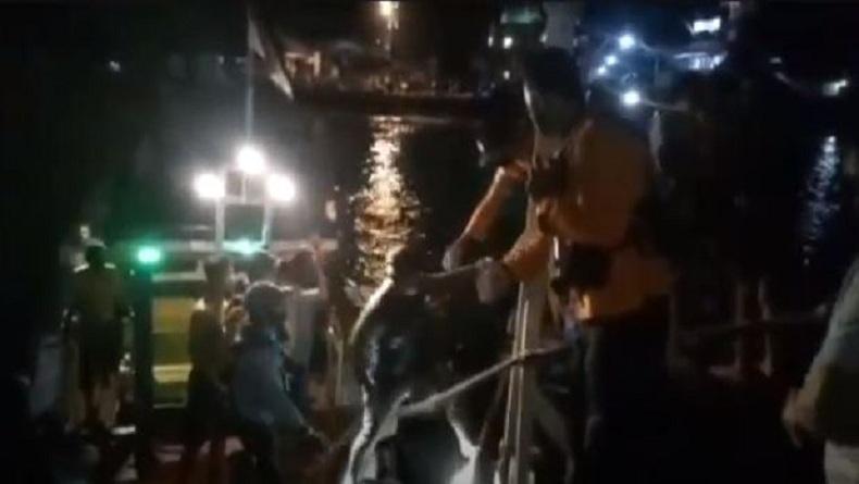 Kapal Nelayan Tenggelam di Teluk Semaka Tanggamus, 23 ABK Dievakuasi Selamat