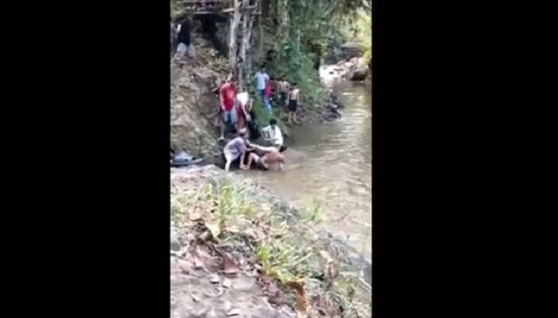 title Pelajar Ditemukan Tewas di Sungai Curug Teduh Gegerkan Warga Tasikmalaya Pelajar Ditemukan Tewas di Sungai Curug Teduh Gegerkan Warga Tasikmalaya