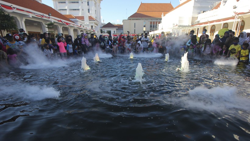 Liburan Tahun Baru Islam, Alun-Alun Surabaya Ramai Pengunjung - Bagian 2