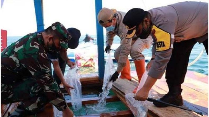 Pemkot Manado dan TNI-Polri Luncurkan Budidaya Ikan Air Laut di Pantai Karangria