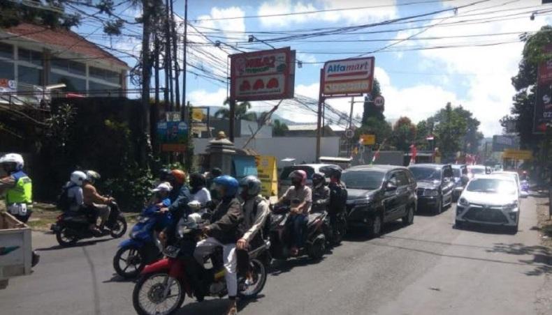 Volume Kendaraan ke Lembang Naik 40 Persen, Polisi Terapkan One Way