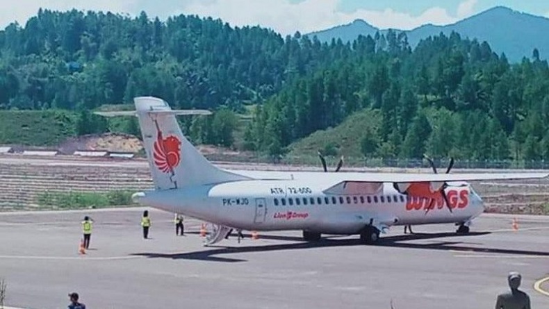 title Wings Air Jajal Mendarat di Bandara Toraja, Waktu Tempuh dari Makassar Hanya 45 Menit Wings Air Jajal Mendarat di Bandara Toraja, Waktu Tempuh dari Makassar Hanya 45 Menit