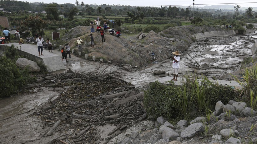 Banjir Lahar Dingin Gunung Sinabung, Jalur Transportasi Putus - Bagian 3