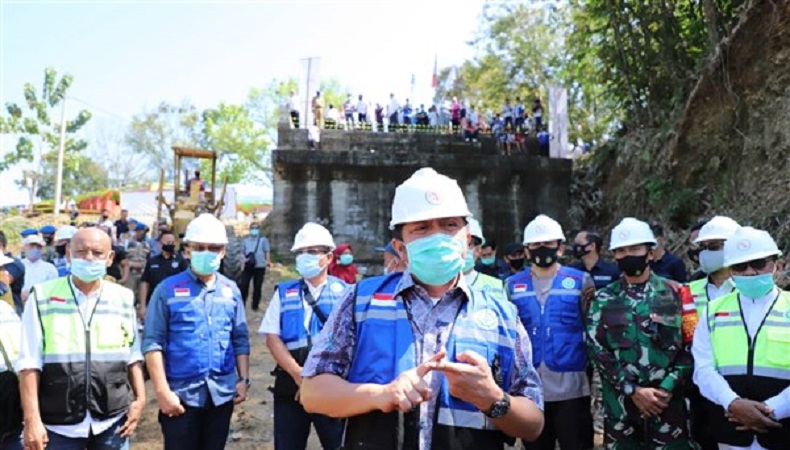 Kunker ke Kabupaten Lahat, Herman Deru Tepati Janji Perbaiki Jembatan hingga Irigasi