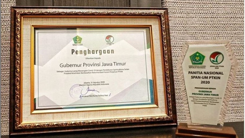Gabungkan Ilmu Pengetahuan dan Spiritual Tangani Covid-19, Jatim Terima Penghargaan dari Kemenag