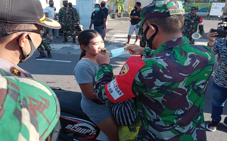 Tim Gabungan Tertibkan Warga Tak Pakai Masker di Denpasar