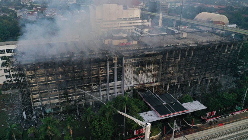 Penampakan dari Udara Gedung Utama Kejaksaan Agung Hangus Terbakar - Bagian 2