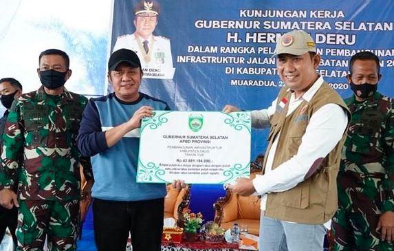 Gubernur Herman Deru Gelontorkan Dana Rp100 Miliar Lebih untuk Infrastruktur OKU Selatan