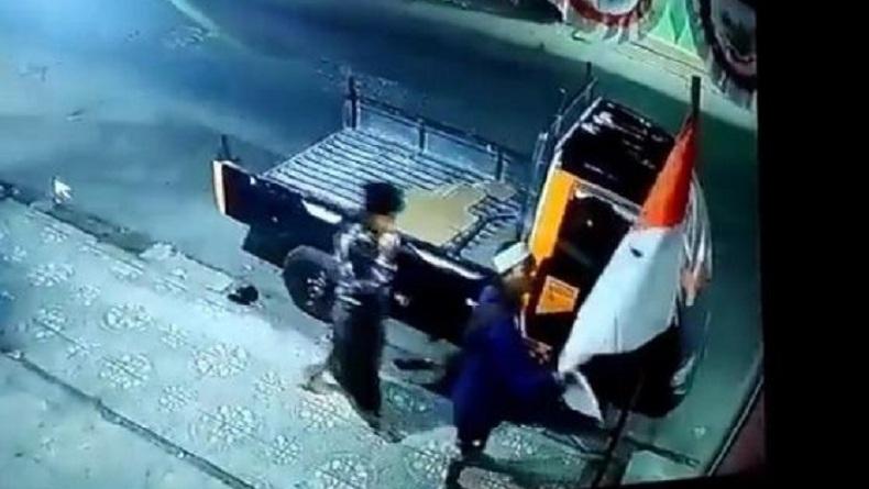 Viral Pemuda di Garut Cabut Paksa Bendera Merah Putih di Pinggir Jalan