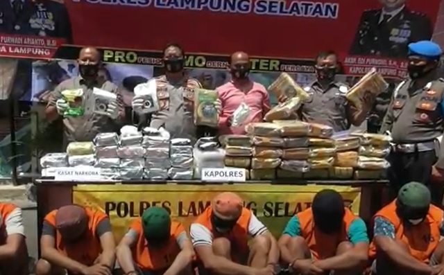 Penyelundupan Ganja 42 Kg dalam Buku Pelajaran Digagalkan di Lampung
