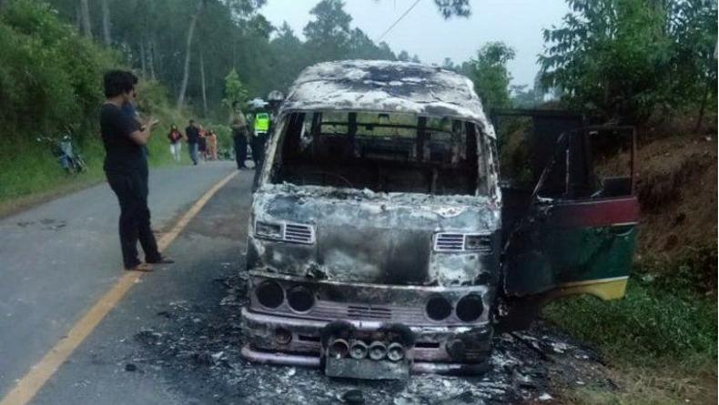Minibus Bawa 8 Pelajar Pulang usai Liburan Wisata Terbakar di Simalungun