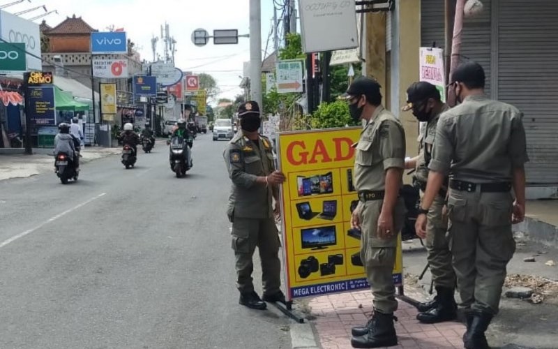 Baliho dan Spanduk Liar di Denpasar Makin Merebak Selama Pandemi Covid-19